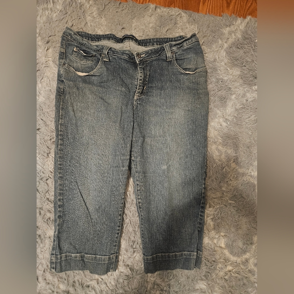 Womens "Instantly Slims You"cropped capri-style denim jeans. Size 20 W
